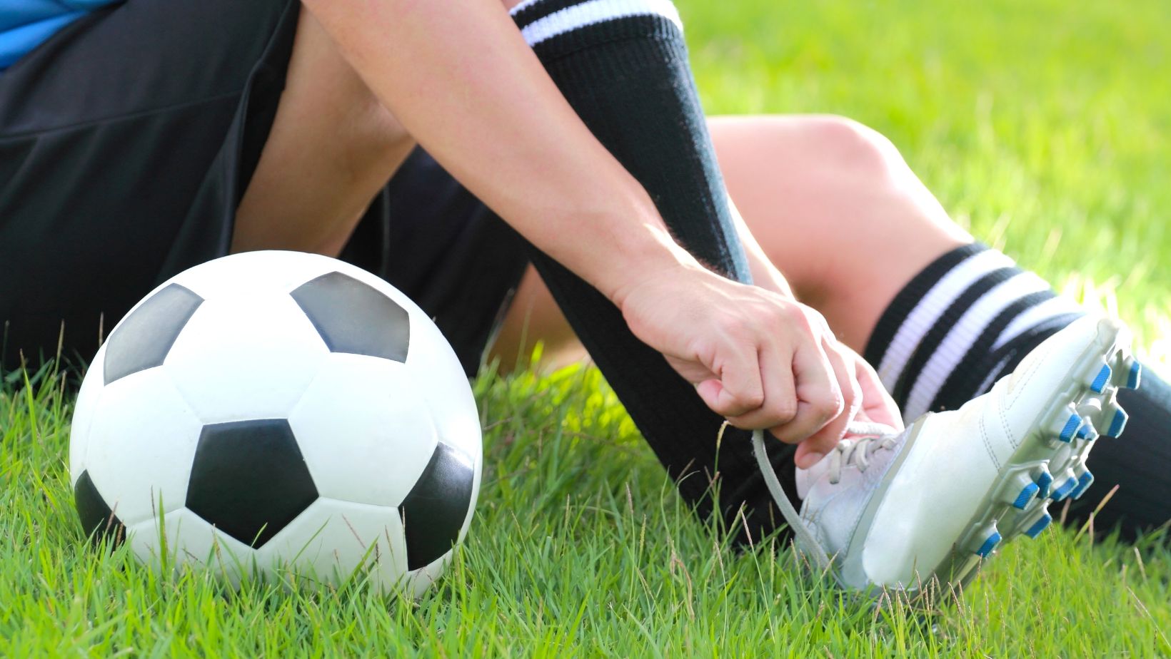 Read more about the article The Best Blue and White Soccer Cleats: Style, Comfort, and Performance Unleashed